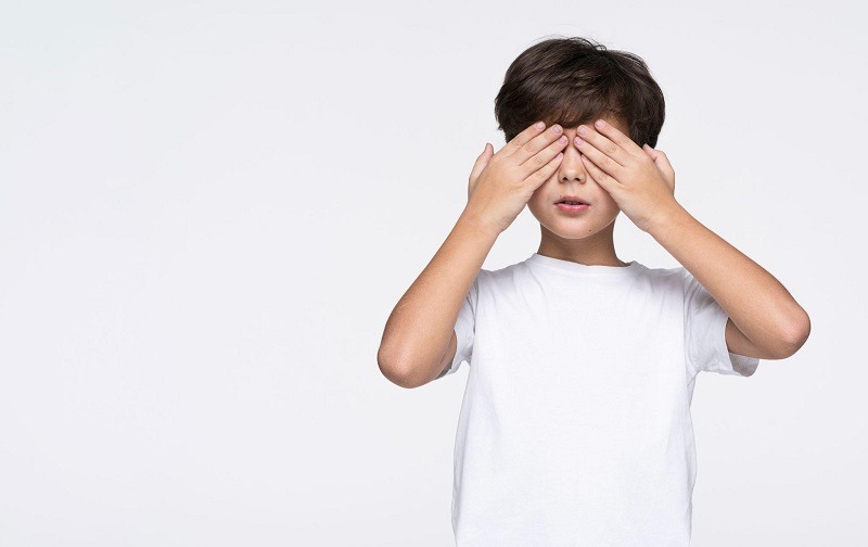 Trẻ bị loạn thị mắc phải