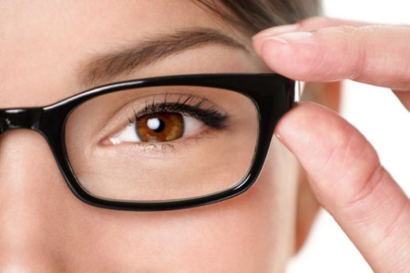 Điều trị loạn thị bằng kính gọng