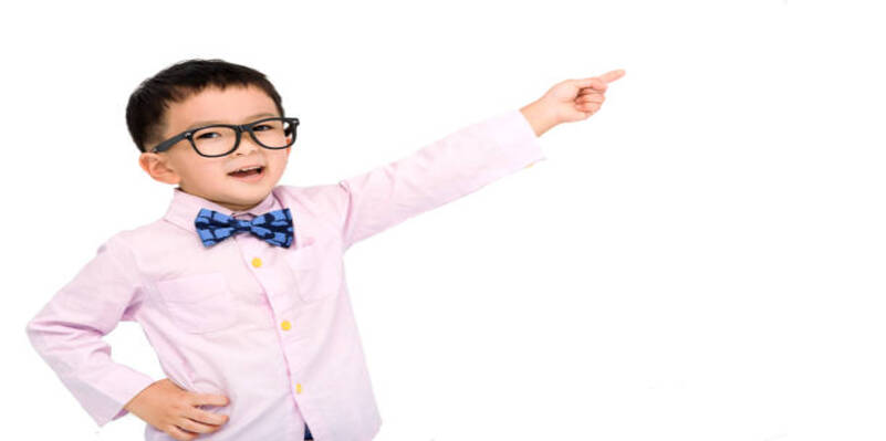 Ba mẹ cần lưu ý gì khi lựa chọn kính gọng kiểm soát cận thị cho con