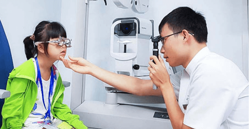 Bị loạn thị có mổ mắt được không