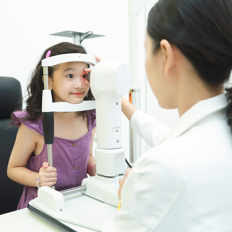 Khám mắt định kỳ đo loạn thị mắt