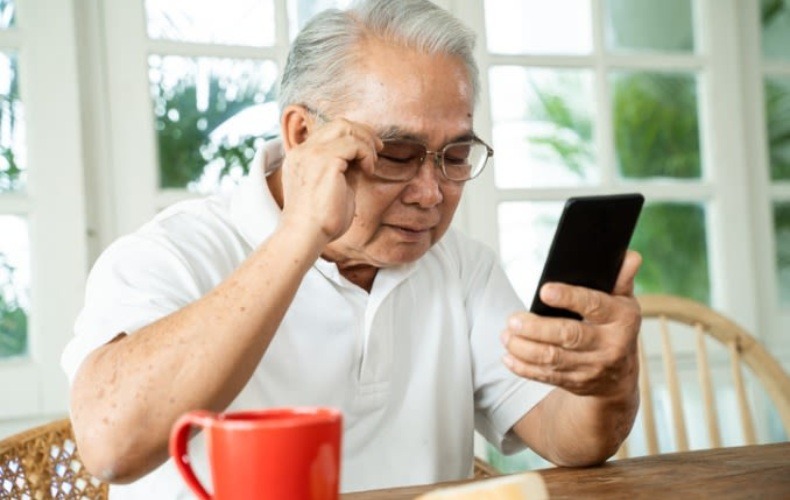 Kính viễn thị cho người già dạng 2 tròng
