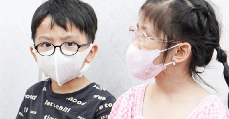 Đeo kính điều chỉnh