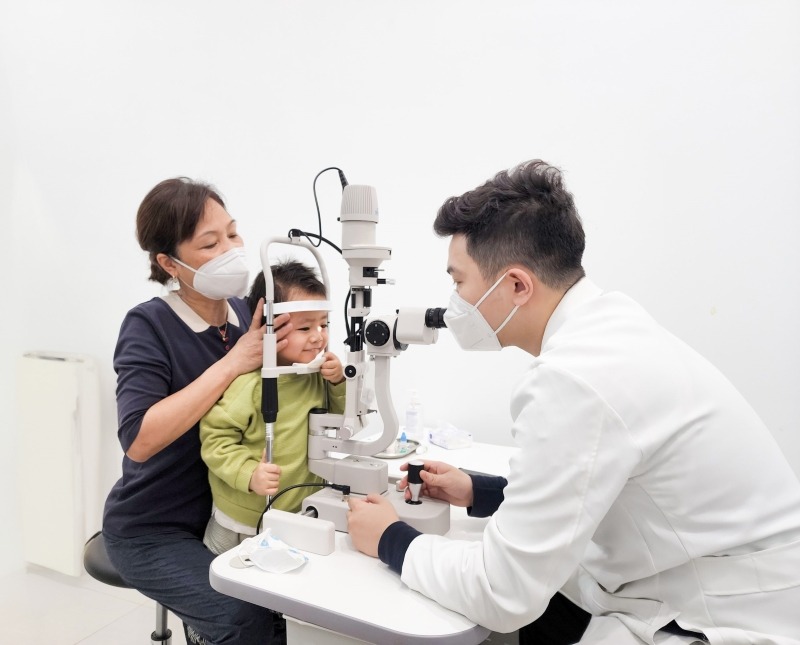 Khám mắt tổng quan bao gồm khám những gì?