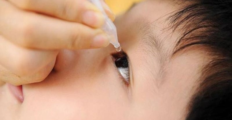 Liều dùng cho trẻ em là nhỏ mỗi ngày 1 lần, mỗi lần nhỏ 1-2 giọt/mắt